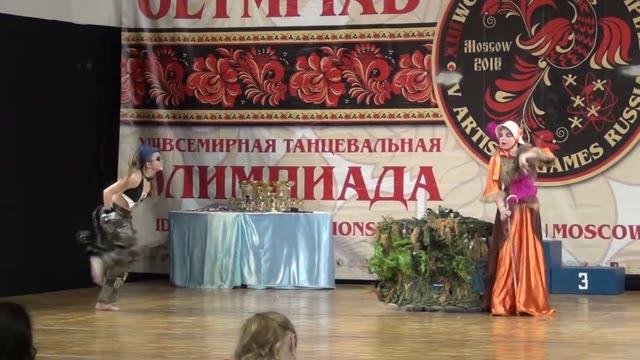 Дуэт в образах лисы и кота на конкурсной площадке